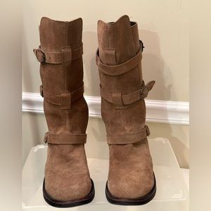 FARYL ROBYN tan suede boot in great condition worn once